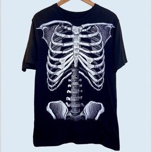 ✴️SOLD✴️Skeleton Rib Cage Graphic Tee